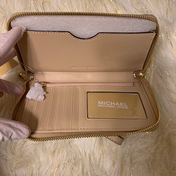 Michael Kors wallet - Picture 2 of 7